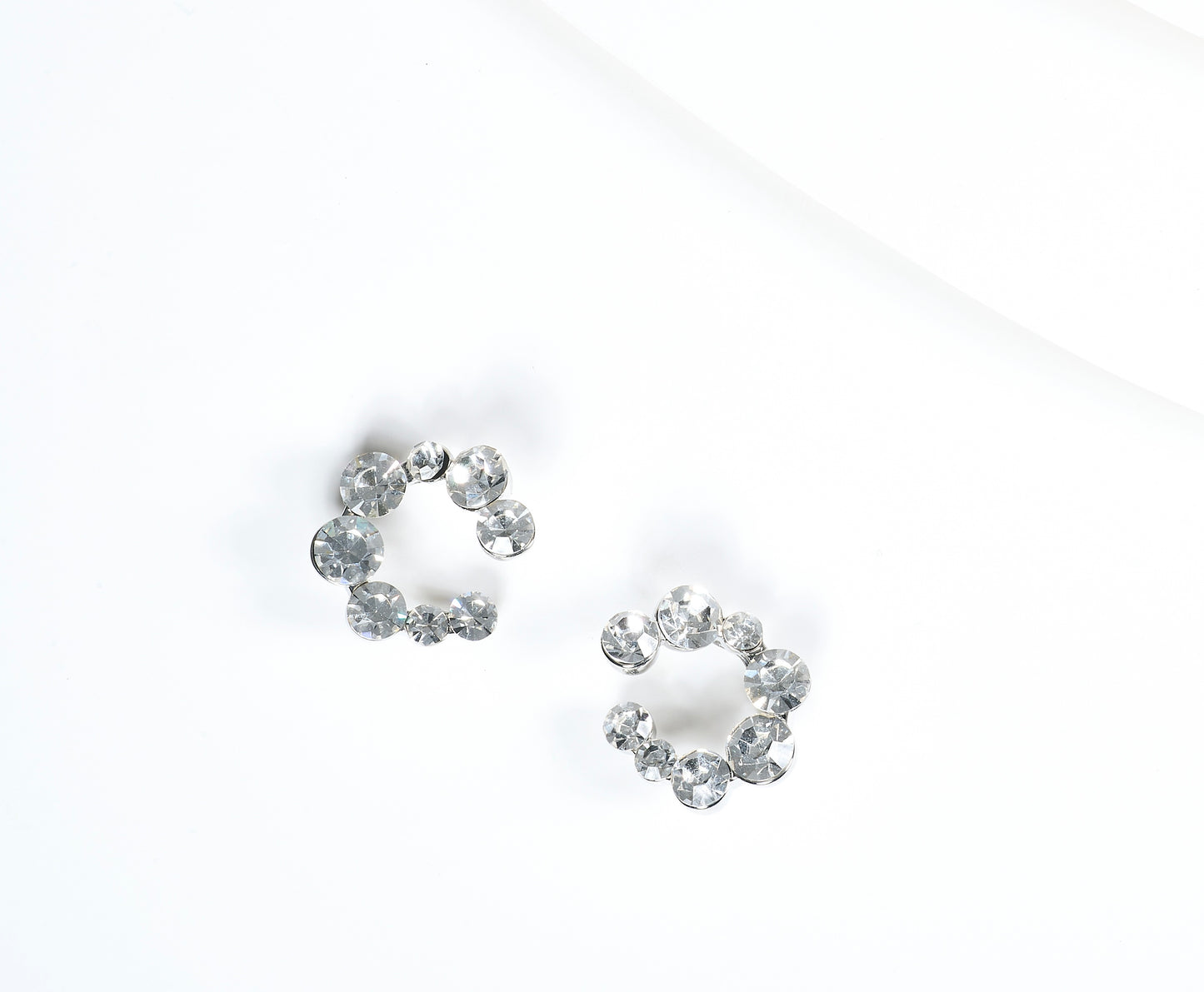 Aretes pedrería plateada