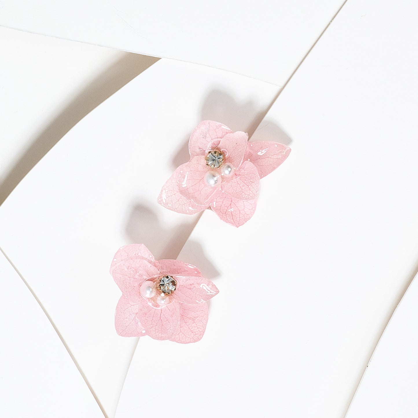 Aretes flor encapsulada en resina