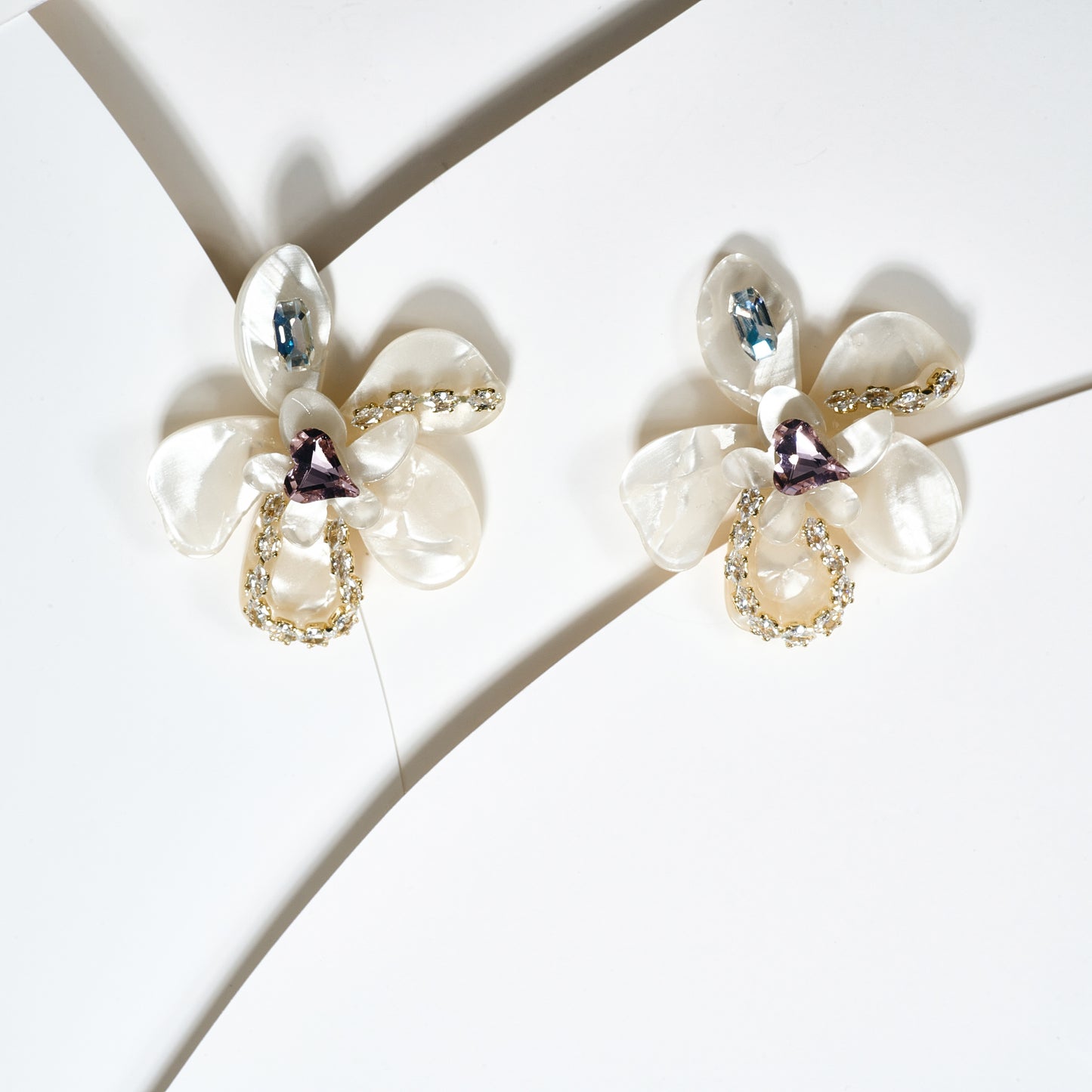 Aretes de flor brillantes