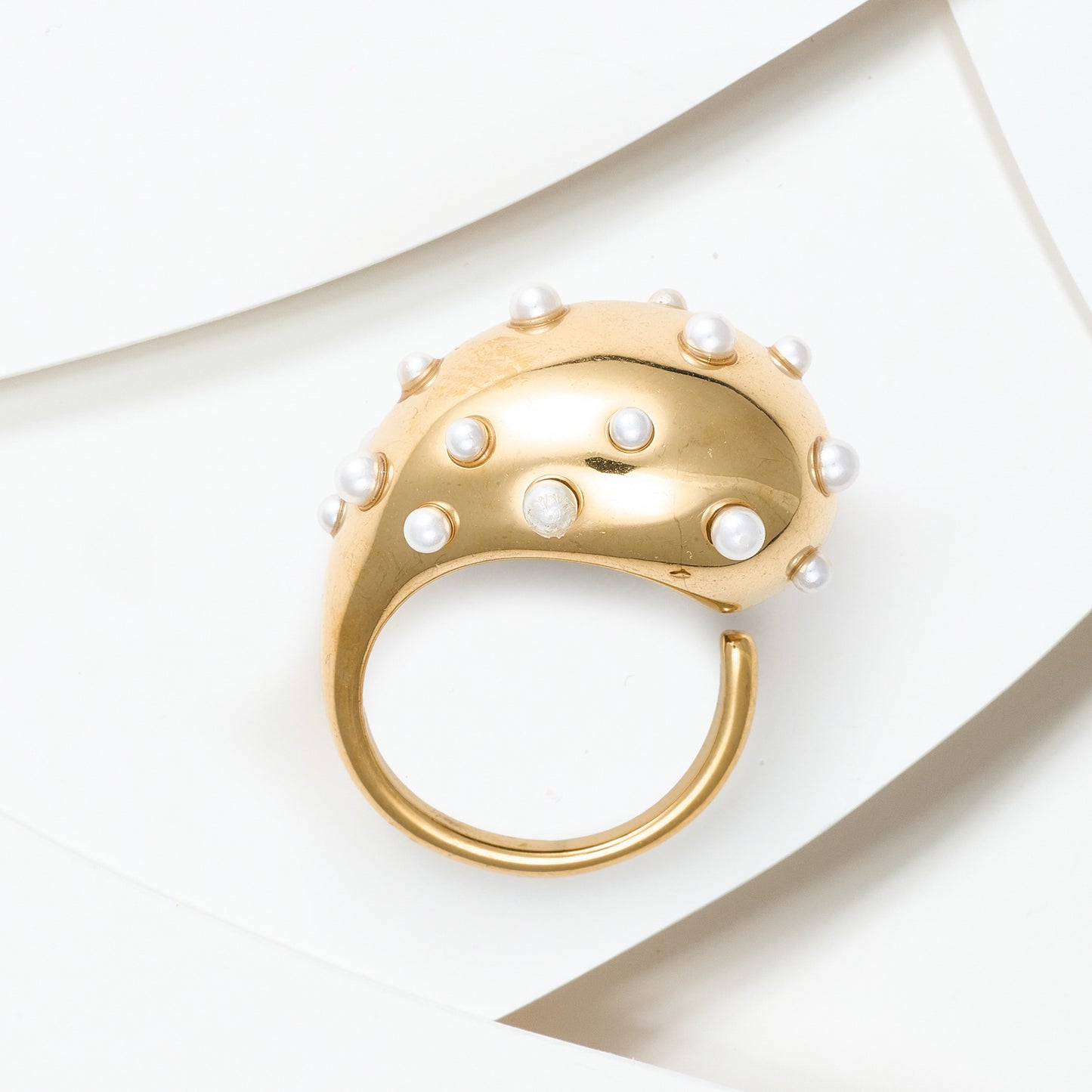 Anillo chunky con perlas